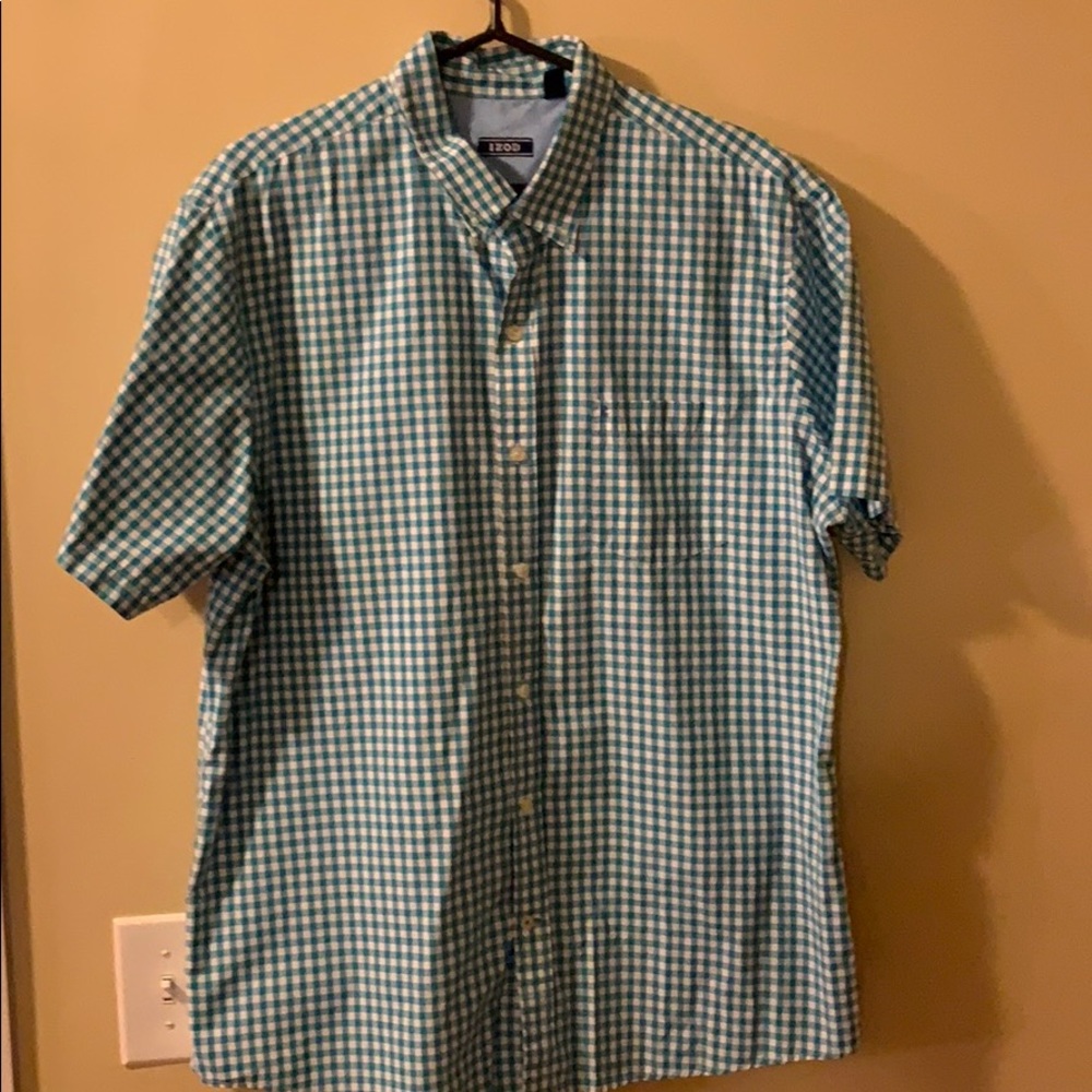 Izod blue button down shirt sleeve